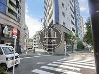 脇道に逸れる交差点となっています