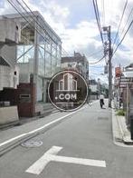 歩くにはゆとりある道路幅です