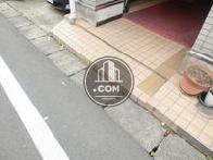 玄関前の床面です