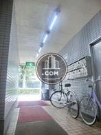 奥行きの感じられるエントランス内
