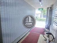 綺麗に整備されたエントランス空間です