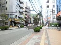 街路樹のある歩道