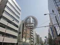 周囲にもオフィスビルが多く建ち並びます
