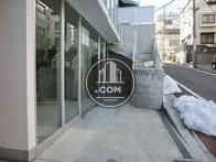 1階店舗前