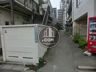 建物真裏です