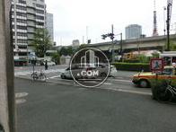 交通量のある前面道路です