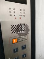 エレベーター9名乗り