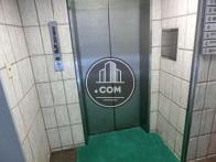 入り口入るとエントランス兼エレベーターホールとなっています