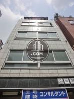 石材をあしらった外観です