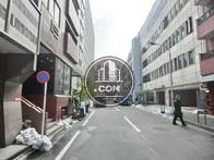 前面道路左手　溜池山王駅方面