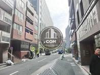 前面道路右手　赤坂駅方面