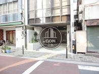 目の前の道は一方通行です