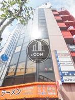 日差しの射し込むガラス面