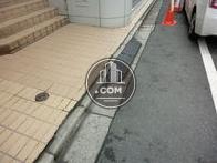 階段前にはスロープがあります