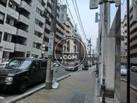 前面道路は、コインパーキングが多いです