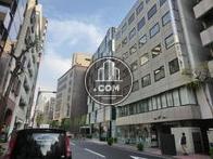 オフィスビルが建ち並びます
