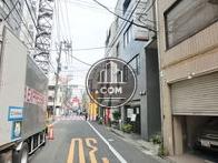 先には駅前商店街が広がります