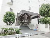間口の広い玄関回り
