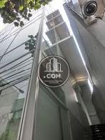 階段上部にバルコニーが設置されています