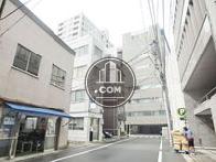 対面エリアにコインパーキングがございます