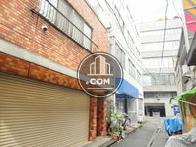 隣接する脇道奥からの景観