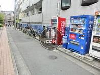 物件側道、人通りは少ないです