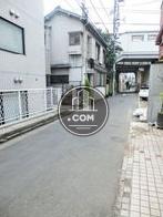 小田急線の高架が見えます