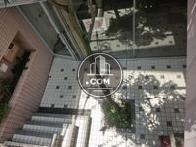 地下は吹抜けで1階エントランスから覗き込めます