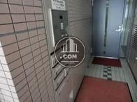 インターホンと集合ポストがあります