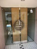 ガラスと木材を組み合わせたエントランスドア