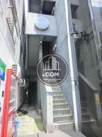 防犯カメラが設置された外階段