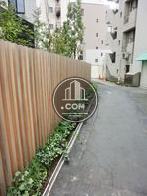 側面側の路地です
