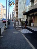 建物前の歩道