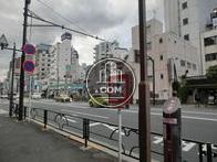 人や車の通りが多いです