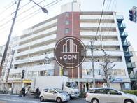 扇型に昼がる建物