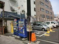 隣地はコインパーキングです