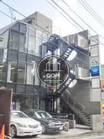 目立つ外観の建物