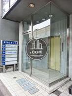ガラス壁で囲まれています