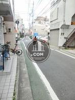 玄関前の歩道