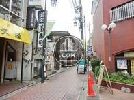 商店の立ち並ぶエリア