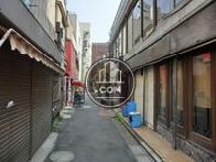 路地を進んだ先に物件はあります