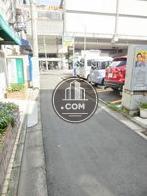 玄関前の路地