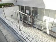 半地下の玄関口