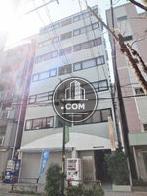 中心にバルコニーを配置