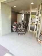 間口の広い玄関前