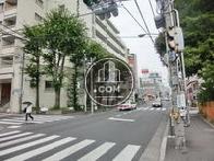 賑やかな大通りです