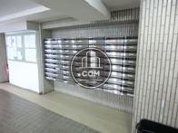 全入居者用の郵便受けが一ヶ所にまとめられています