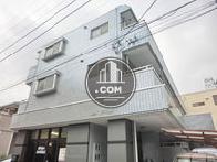 光沢のある壁面