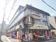 奥行きのある建物です