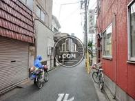 人通りの少ない脇道